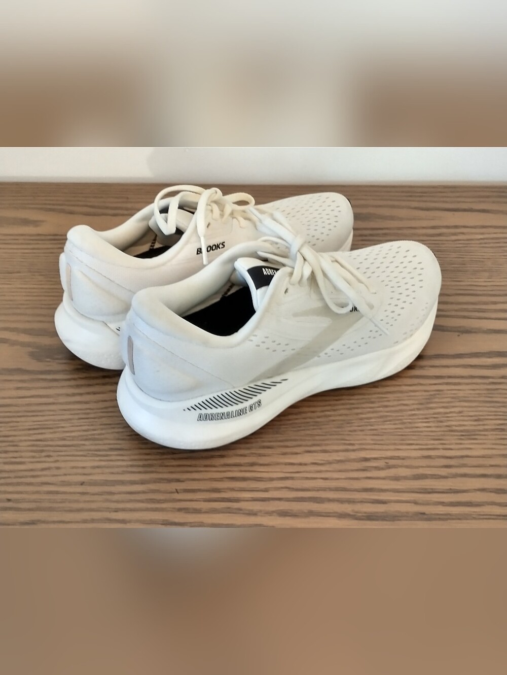 Brooks Women's Adrenaline GTS 24 White Running Shoes Size 8.5 - Picture 9 of 16